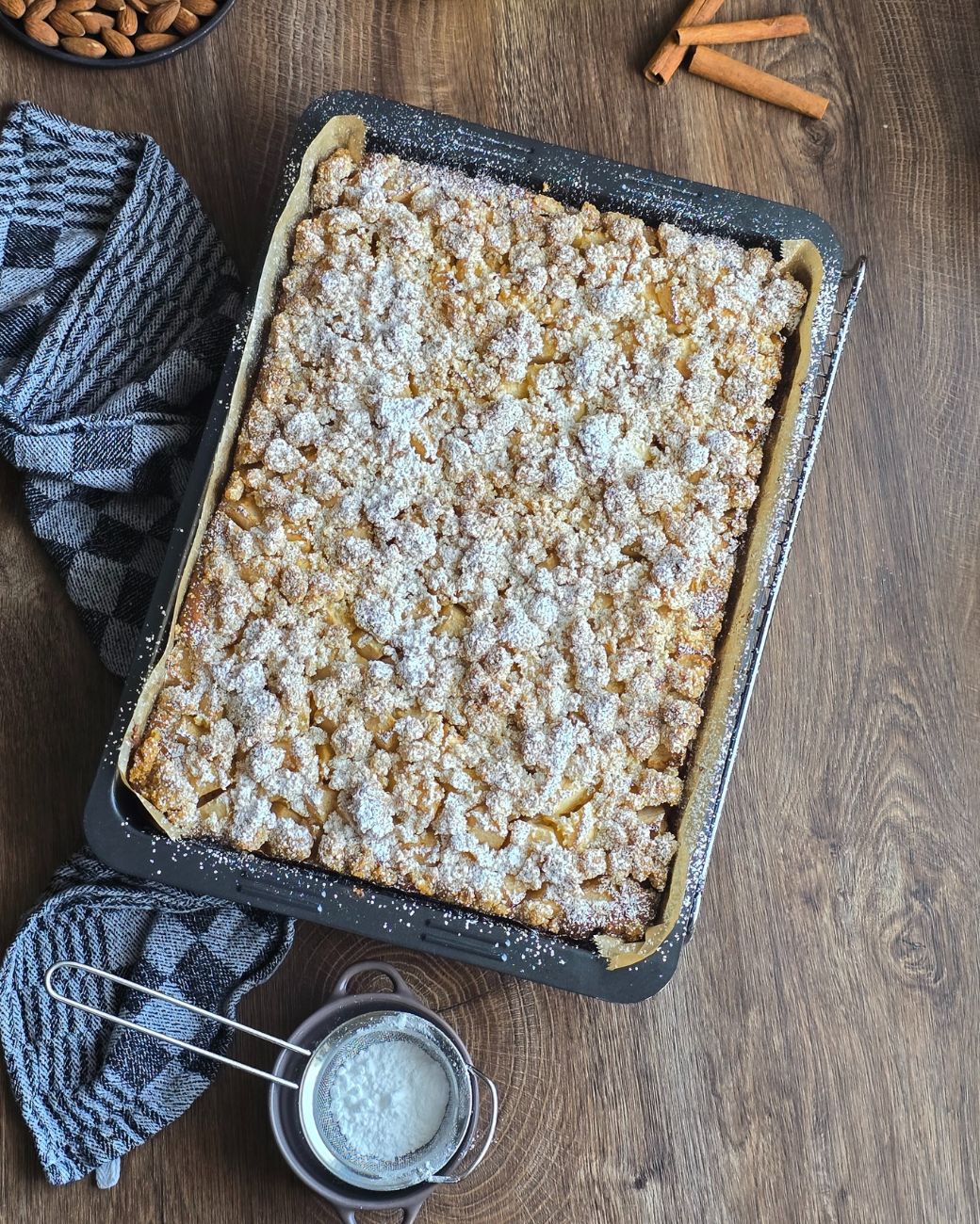 Softer Apfelkuchen mit Nuss-Streuseln – saftig, aromatisch