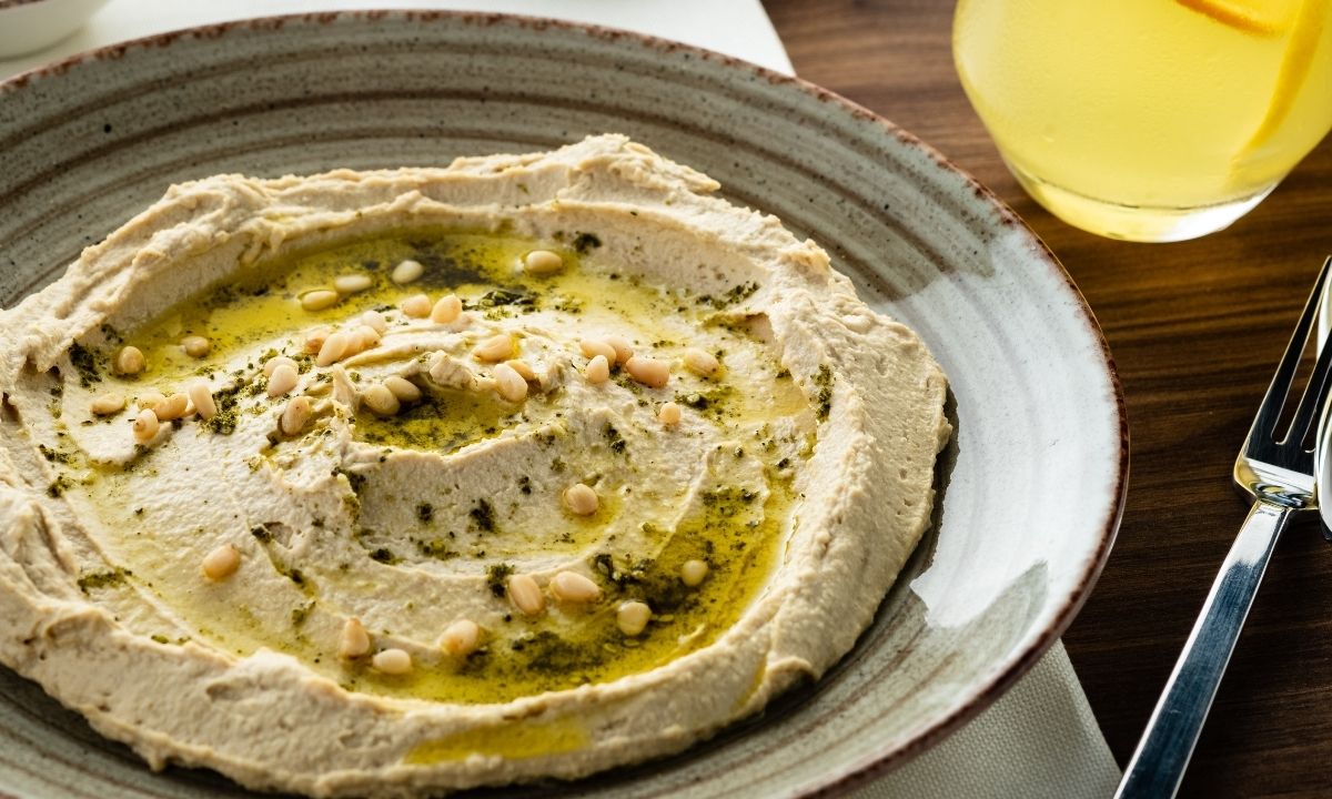 Humus verfeinert mit Pangaea Olivenöl