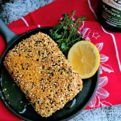 Sesam Feta – Knuspriger Feta im Sesammantel 5 Sesam Feta knusprig gebacken im Sesammantel mit Zitrone und Honig