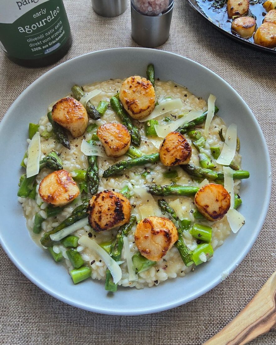 Spargelrisotto mit grünem Spargel 8 Spargelrisotto mit grünem Spargel, Jakobsmuscheln und Parmesan
